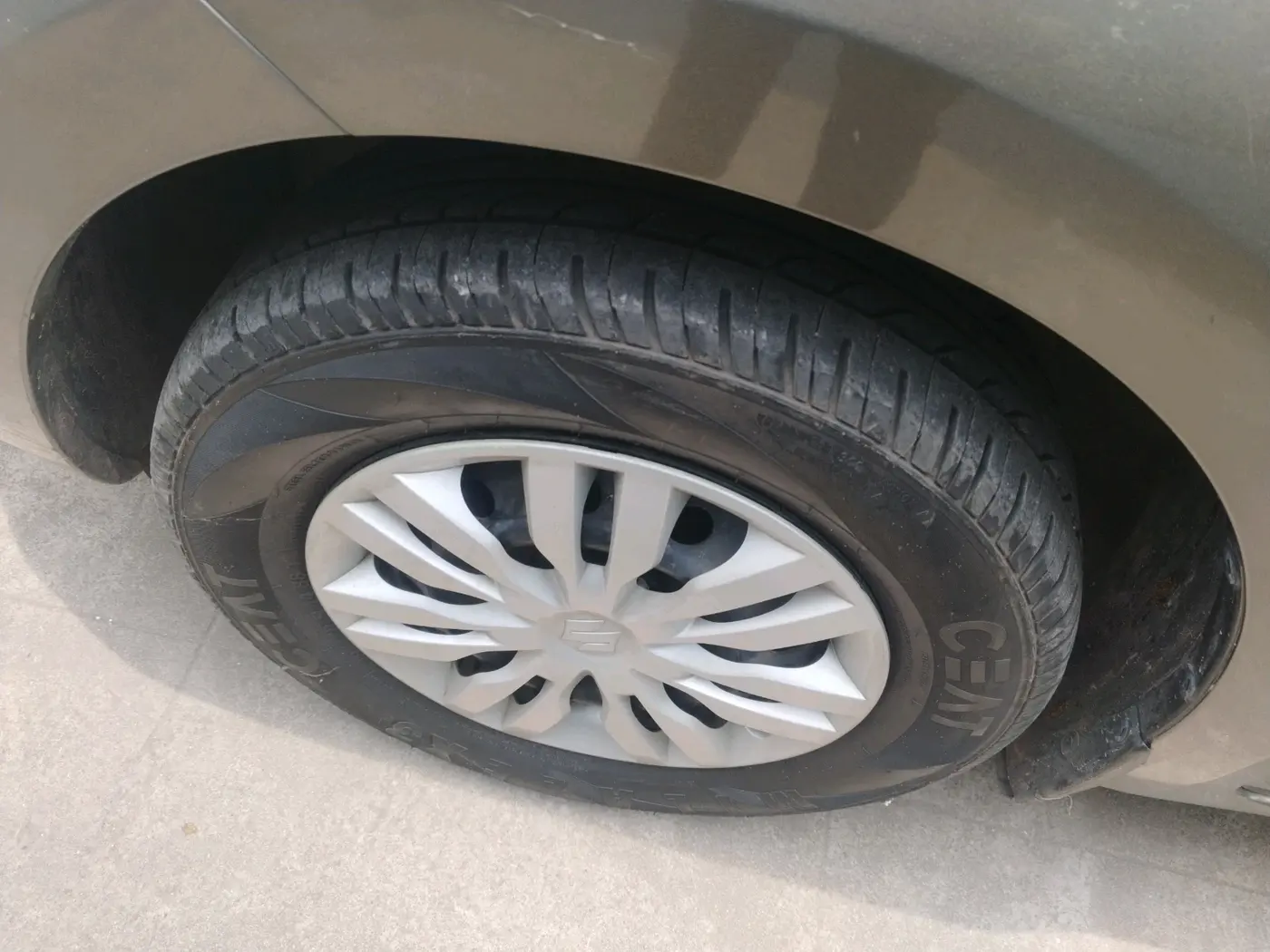 2018 Maruti Dzire VDI, Diesel, Manual, 78,000 km, tyre