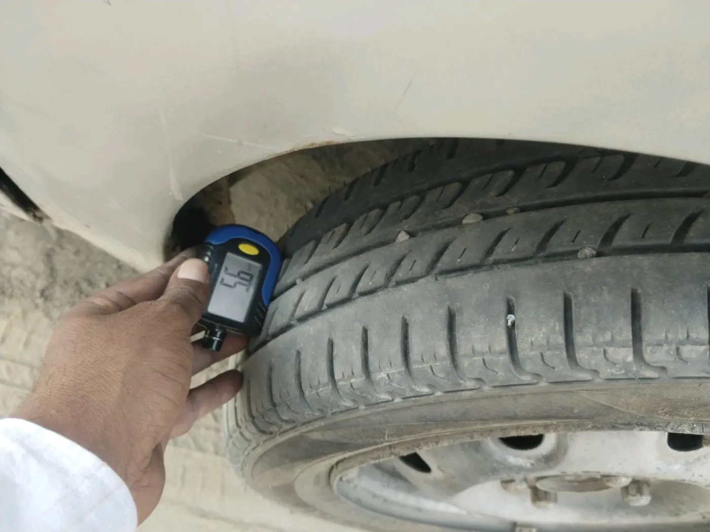 2011 Maruti Alto K10 LXI, CNG, Manual, 1,08,033 km, tyre