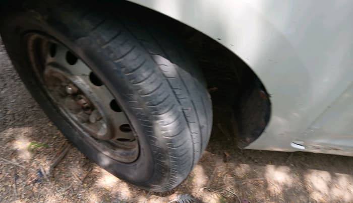 2014 Hyundai Eon ERA +, Petrol, Manual, 91,804 km, tyre