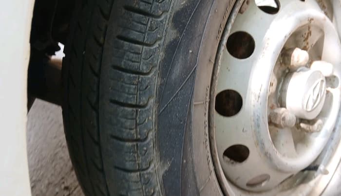 2014 Hyundai Eon ERA +, Petrol, Manual, 91,804 km, tyre