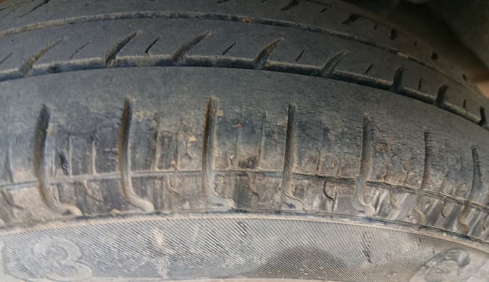 2014 Hyundai Eon ERA +, Petrol, Manual, 91,804 km, tyre