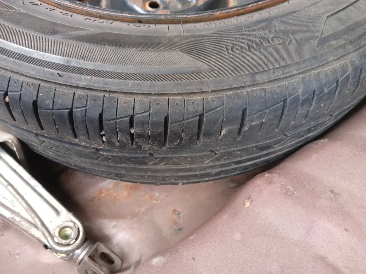 2012 Honda City 1.5L I-VTEC V AT, Petrol, Automatic, 1,17,918 km, tyre
