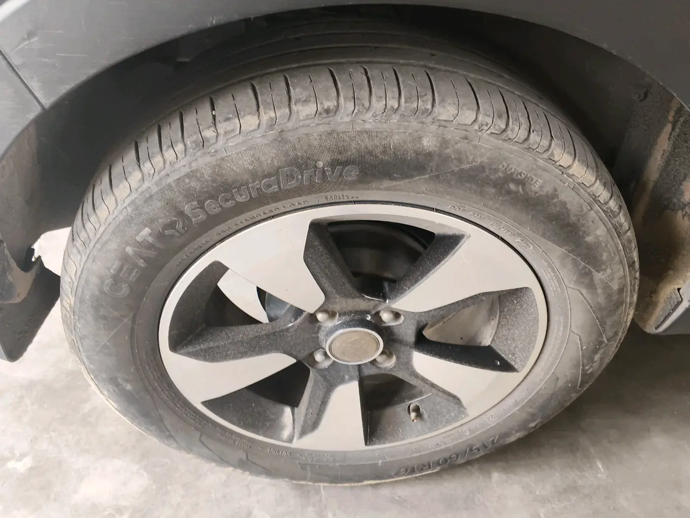2018 Tata NEXON XZ PLUS PETROL, CNG, Manual, 1,22,704 km, tyre