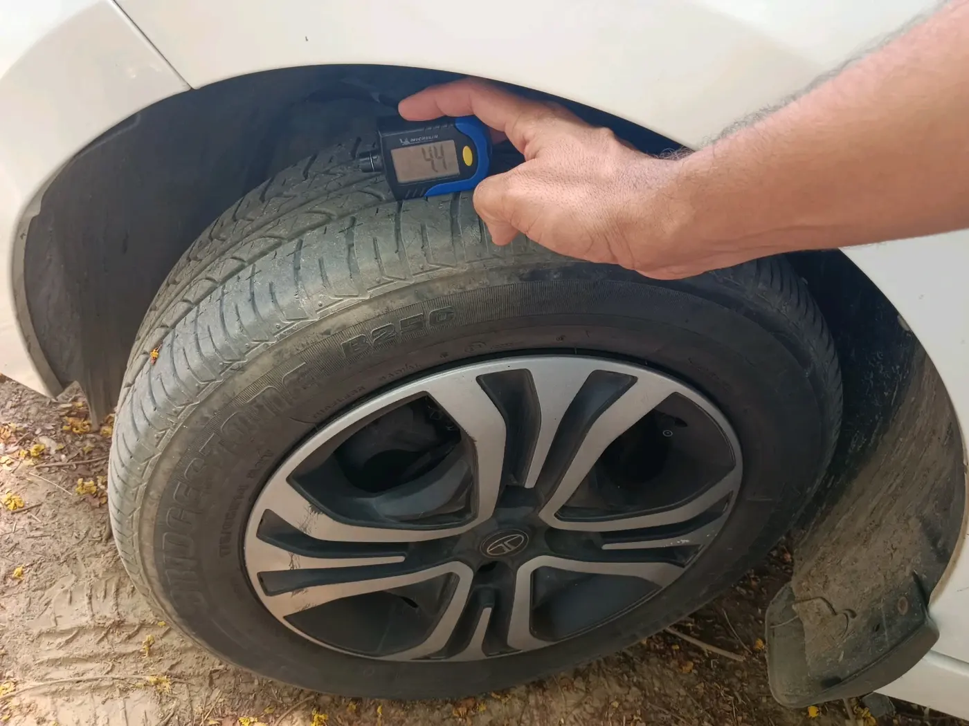 2024 Tata TIGOR XZ PLUS CNG, CNG, Manual, 33,169 km, tyre