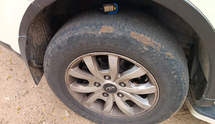 2016 Mahindra XUV500 W10, Diesel, Manual, 1,11,607 km, tyre