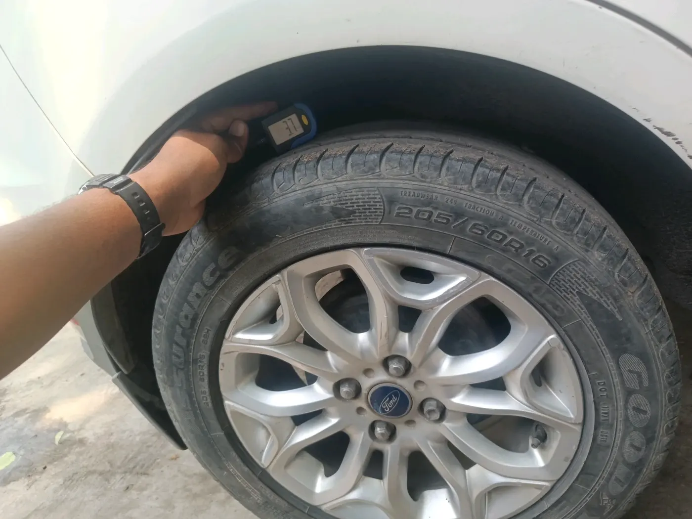 2013 Ford Ecosport TITANIUM 1.5L DIESEL, Diesel, Manual, 1,84,591 km, tyre