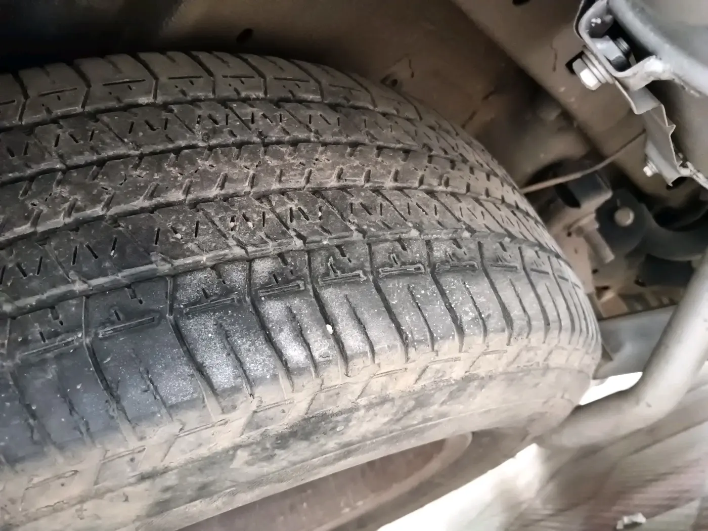 2014 Mahindra XUV500 W8, Diesel, Manual, 1,15,818 km, tyre
