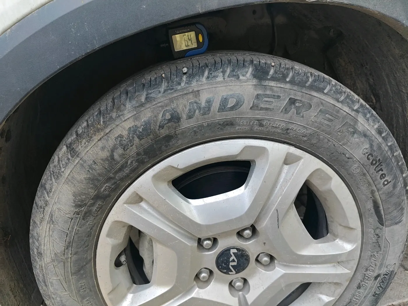 2022 KIA SONET HTK PLUS 1.2, Petrol, Manual, 27,160 km, tyre