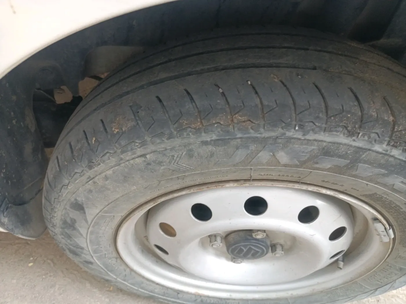 2023 Maruti Dzire TOUR S CNG, CNG, Manual, 68,024 km, tyre