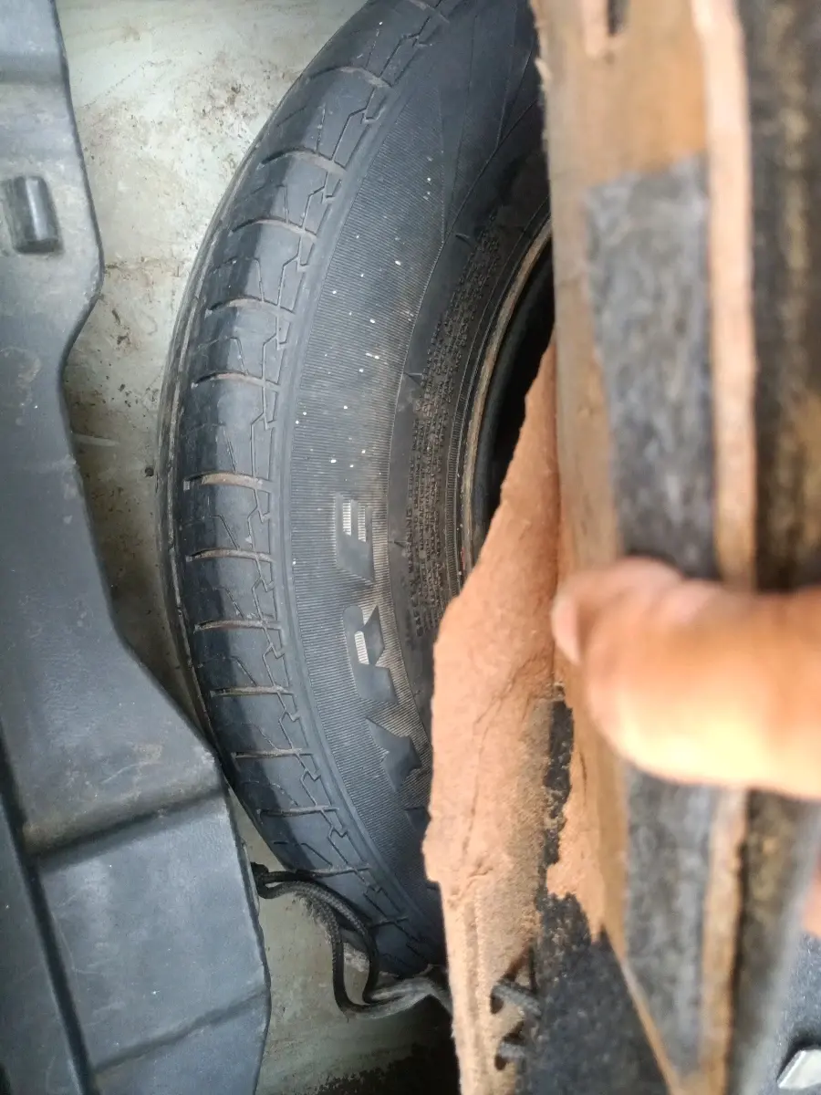2023 Maruti Dzire TOUR S CNG, CNG, Manual, 68,024 km, tyre