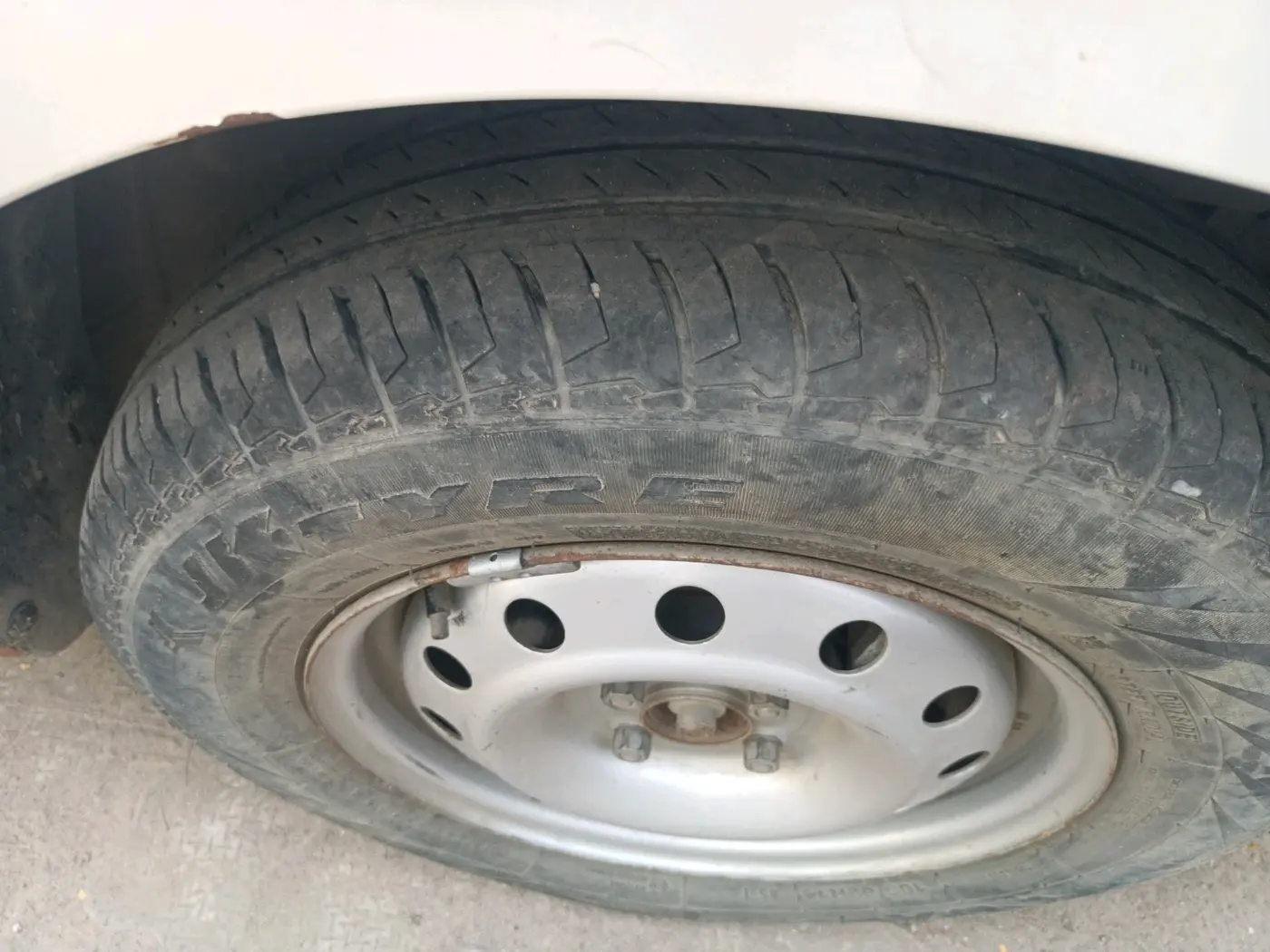 2023 Maruti Dzire TOUR S CNG, CNG, Manual, 68,024 km, tyre