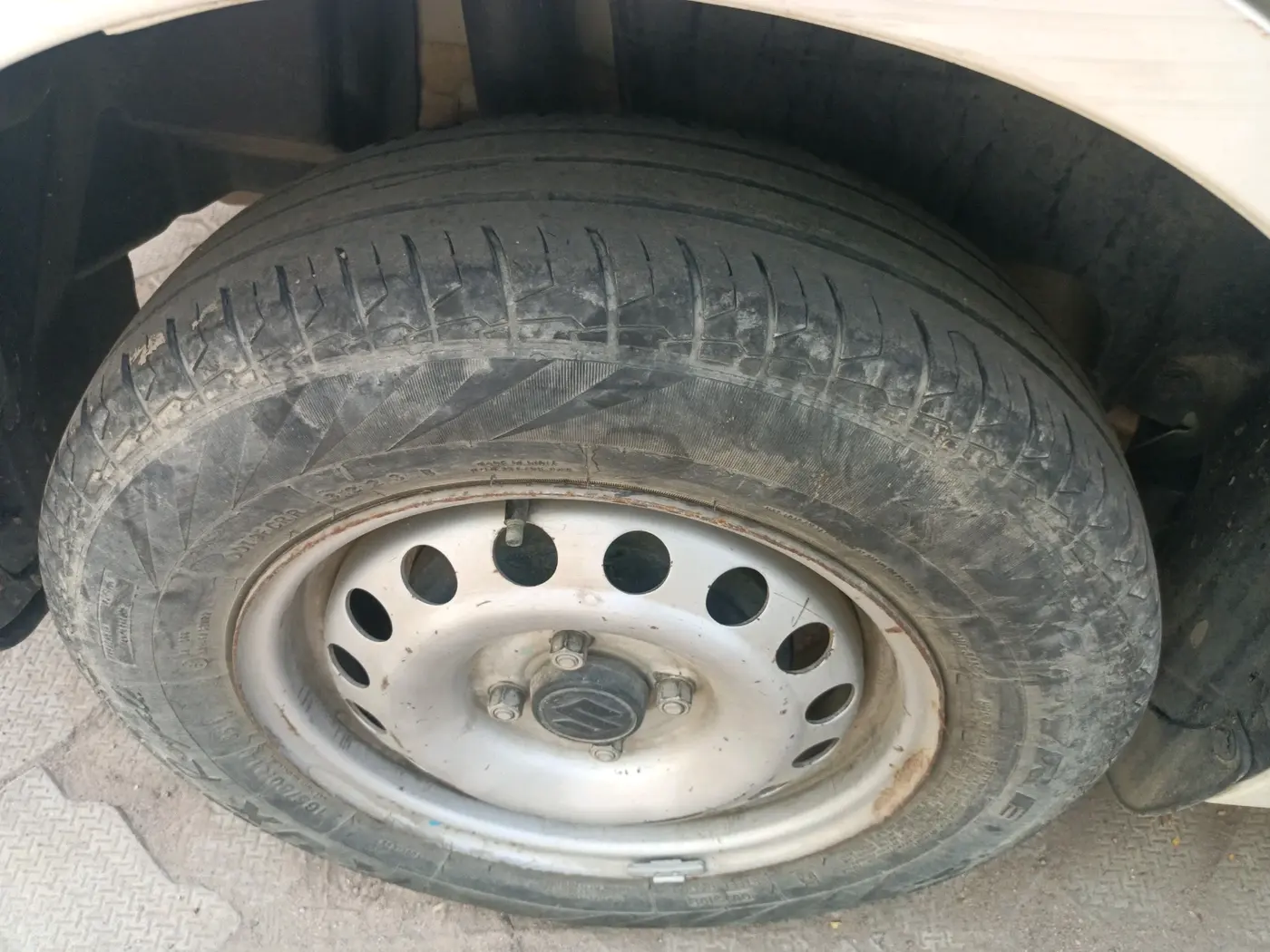 2023 Maruti Dzire TOUR S CNG, CNG, Manual, 68,024 km, tyre