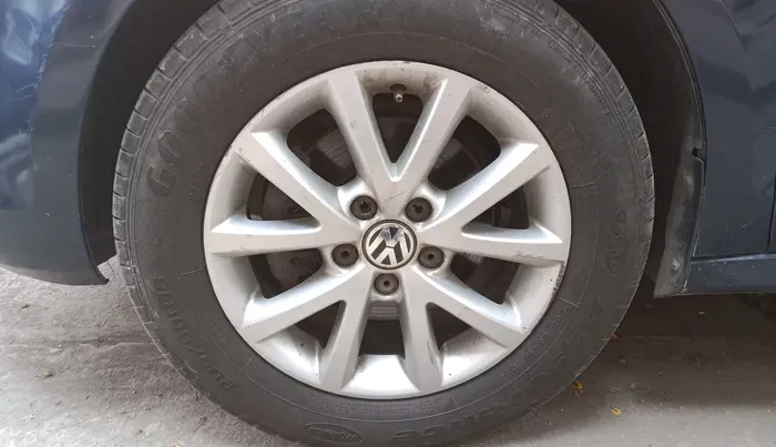 2014 Volkswagen Jetta COMFORTLINE TSI, Petrol, Manual, 1,50,474 km, tyre