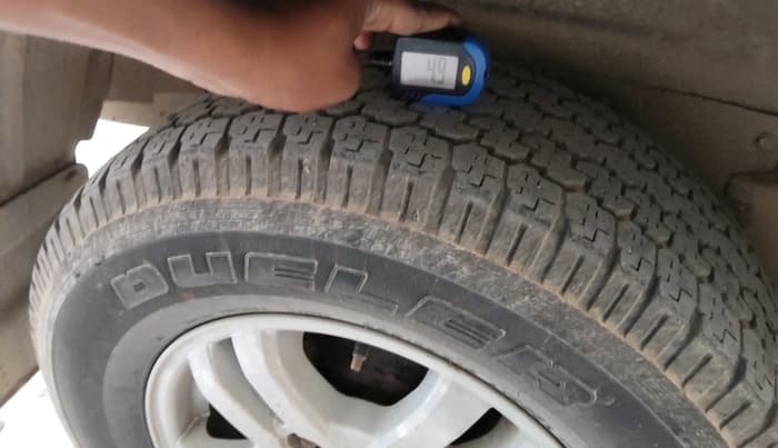 2011 Mahindra Scorpio VLX 2WD AT, Diesel, Automatic, 2,10,077 km, tyre