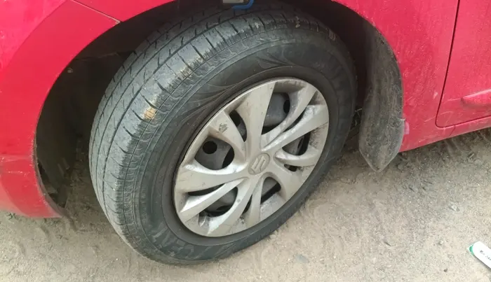 2018 Maruti Swift VXI, Petrol, Manual, 1,00,609 km, tyre