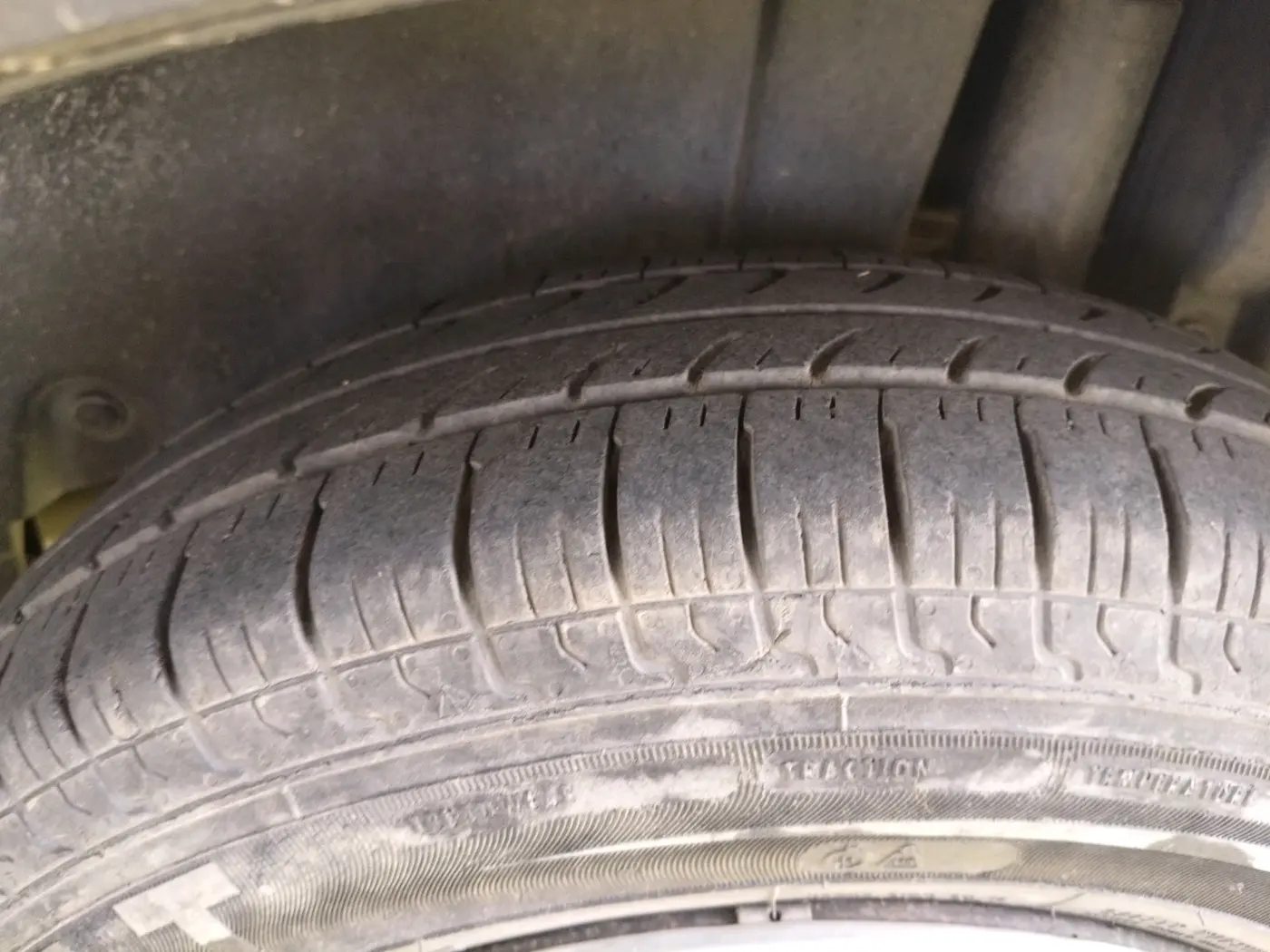 2015 Maruti Swift VDI, Diesel, Manual, 1,10,795 km, tyre