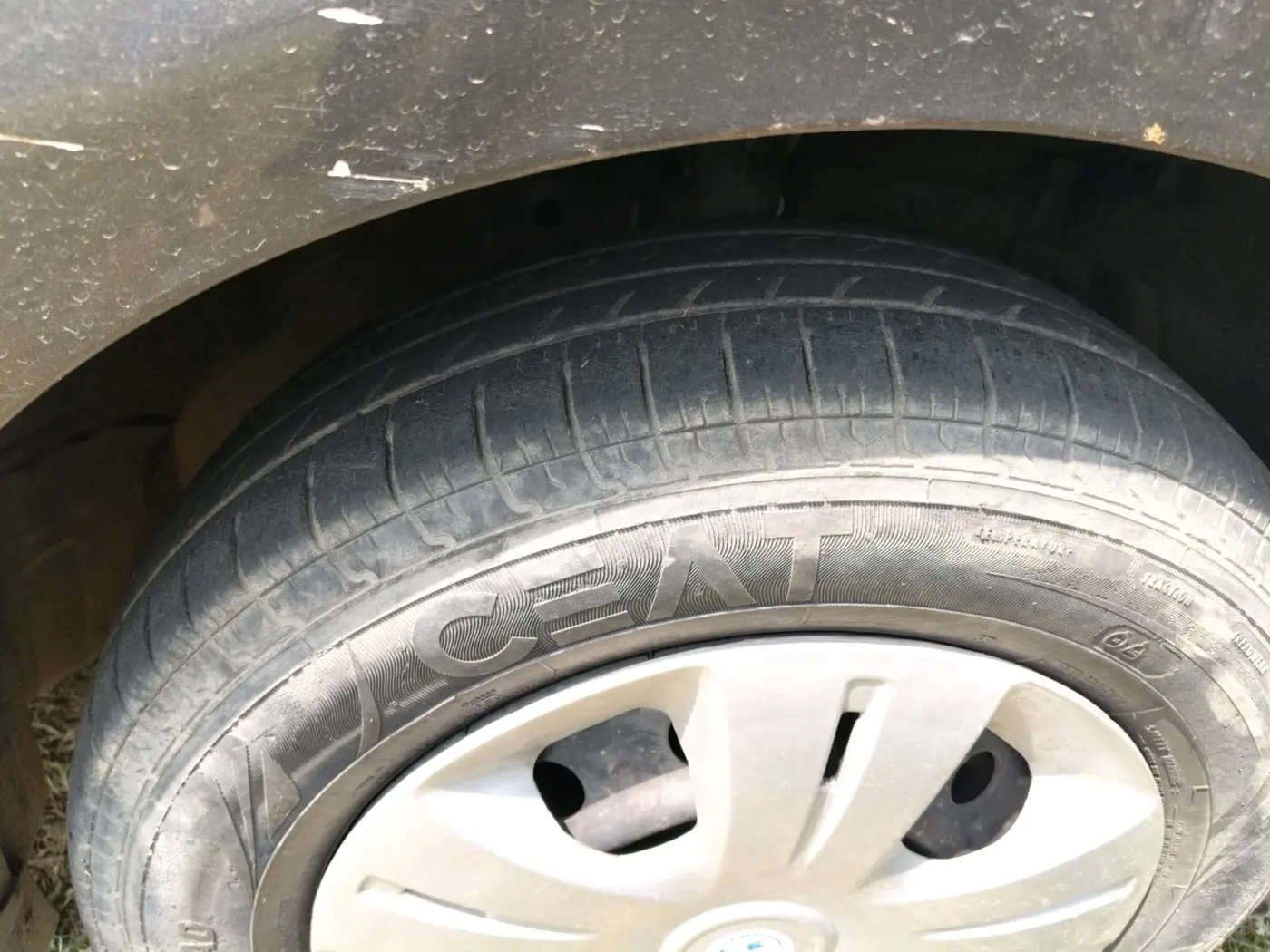 2015 Maruti Swift VDI, Diesel, Manual, 1,10,795 km, tyre