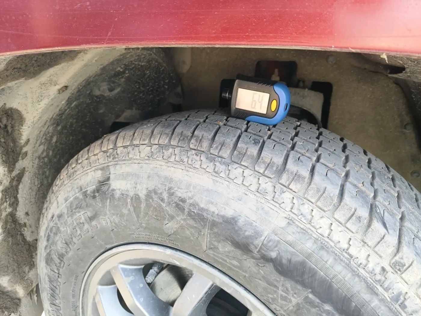 2018 Mahindra TUV300 T10 DUAL TONE, Diesel, Manual, 80,454 km, tyre