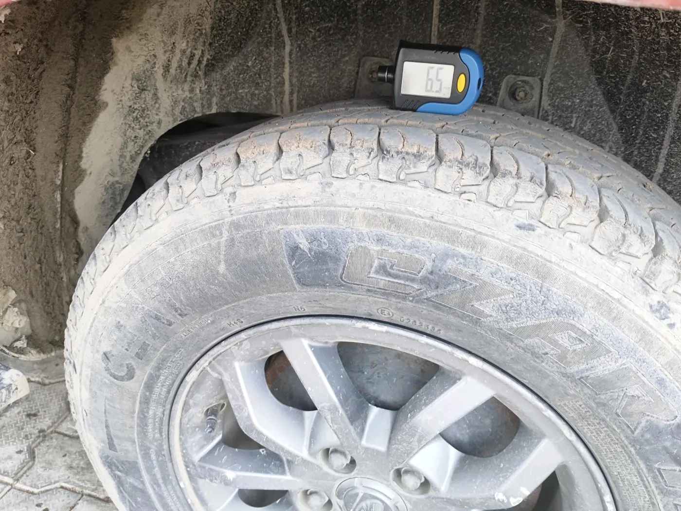 2018 Mahindra TUV300 T10 DUAL TONE, Diesel, Manual, 80,454 km, tyre
