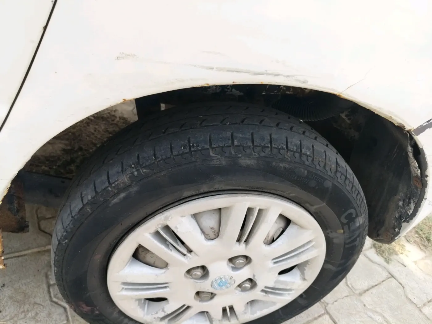 2011 Hyundai Santro Xing GL PLUS, CNG, Manual, 2,63,800 km, tyre
