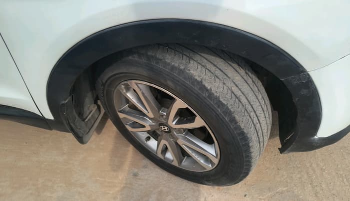 2015 Hyundai Santa Fe 4 WD AT, Diesel, Automatic, 93,857 km, tyre