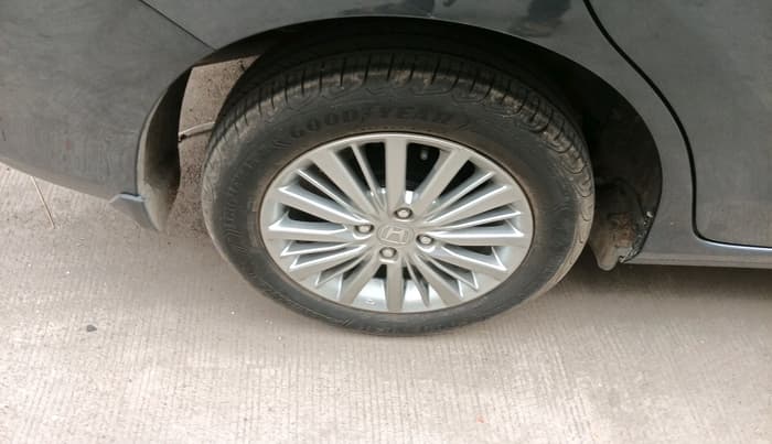 2025 Honda Amaze 1.2L I-VTEC VX CVT, Petrol, Automatic, 3,673 km, tyre