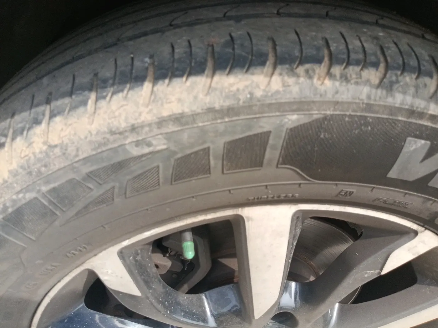 2012 Mahindra XUV500 W6, Diesel, Manual, 1,45,062 km, tyre