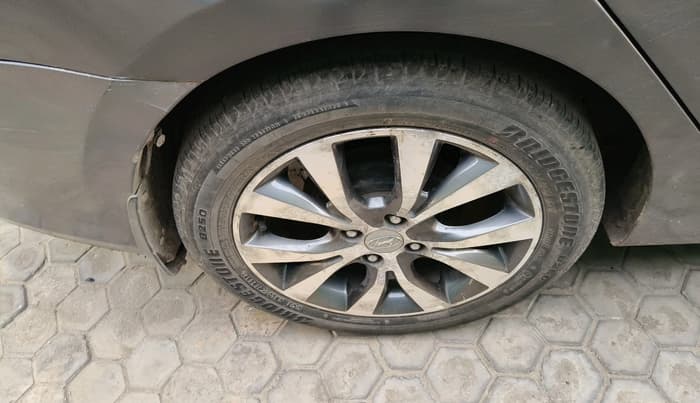 2016 Hyundai Verna 1.6 VTVT SX, Petrol, Manual, 98,744 km, tyre