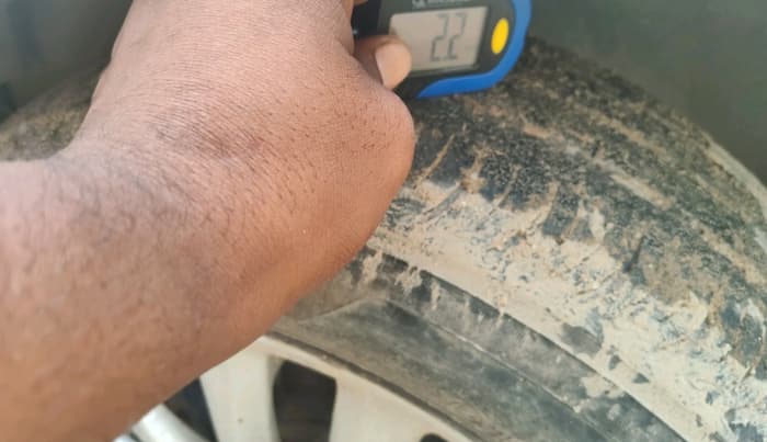 2012 Toyota Etios V, Petrol, Manual, 2,04,919 km, tyre
