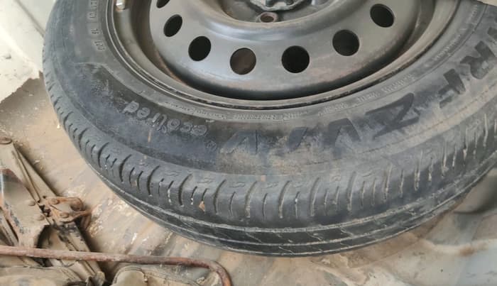 2012 Toyota Etios V, Petrol, Manual, 2,04,919 km, tyre