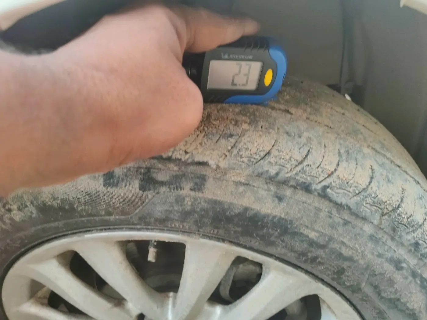 2012 Toyota Etios V, Petrol, Manual, 2,04,919 km, tyre