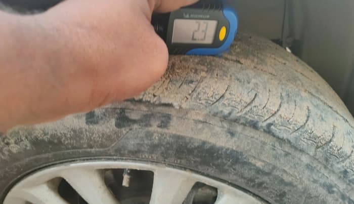 2012 Toyota Etios V, Petrol, Manual, 2,04,919 km, tyre