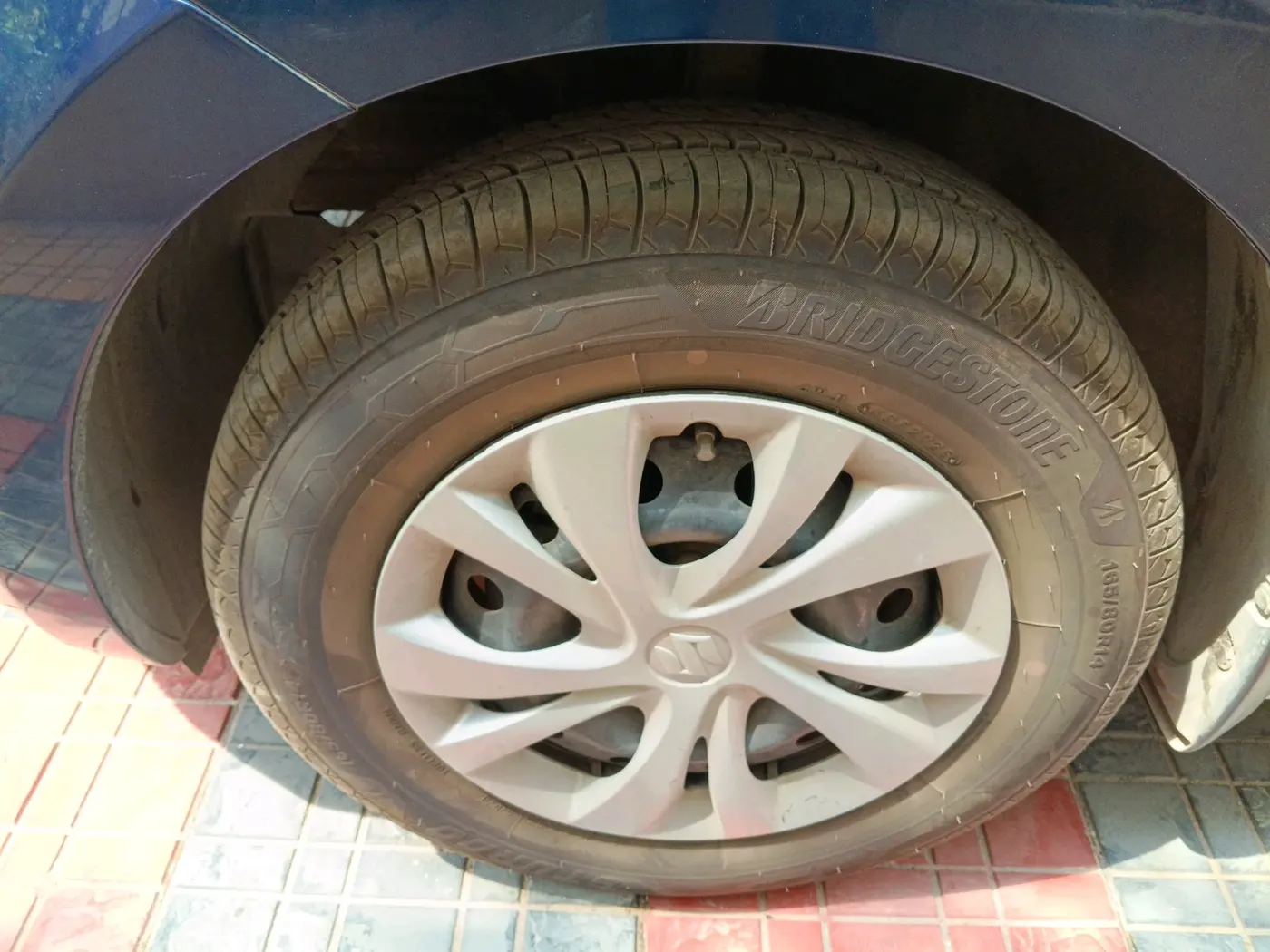 2021 Maruti Swift VXI AMT, Petrol, Automatic, 54,217 km, tyre