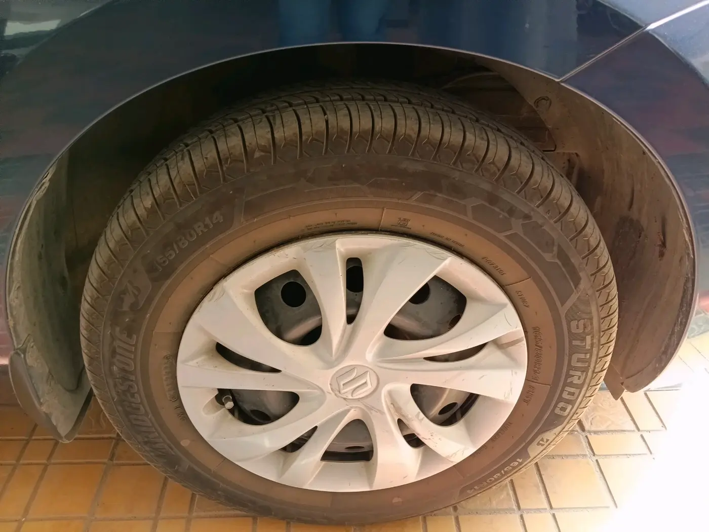 2021 Maruti Swift VXI AMT, Petrol, Automatic, 54,217 km, tyre