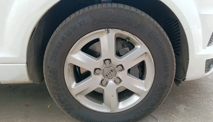 2014 Audi Q7 3.0 TDI QUATTRO, Diesel, Automatic, 2,67,795 km, tyre