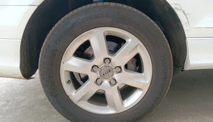 2014 Audi Q7 3.0 TDI QUATTRO, Diesel, Automatic, 2,67,795 km, tyre