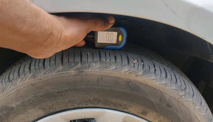 2012 Maruti Ritz VXI, Petrol, Manual, 88,784 km, tyre