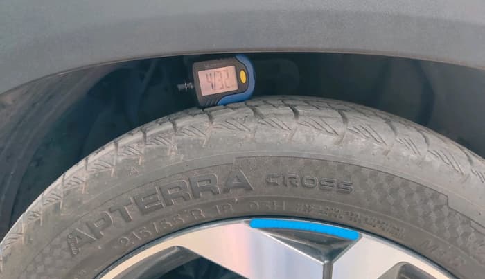 2022 Hyundai ALCAZAR 2.0 SIGNATURE (O) AT 7STR, Petrol, Automatic, 47,332 km, tyre