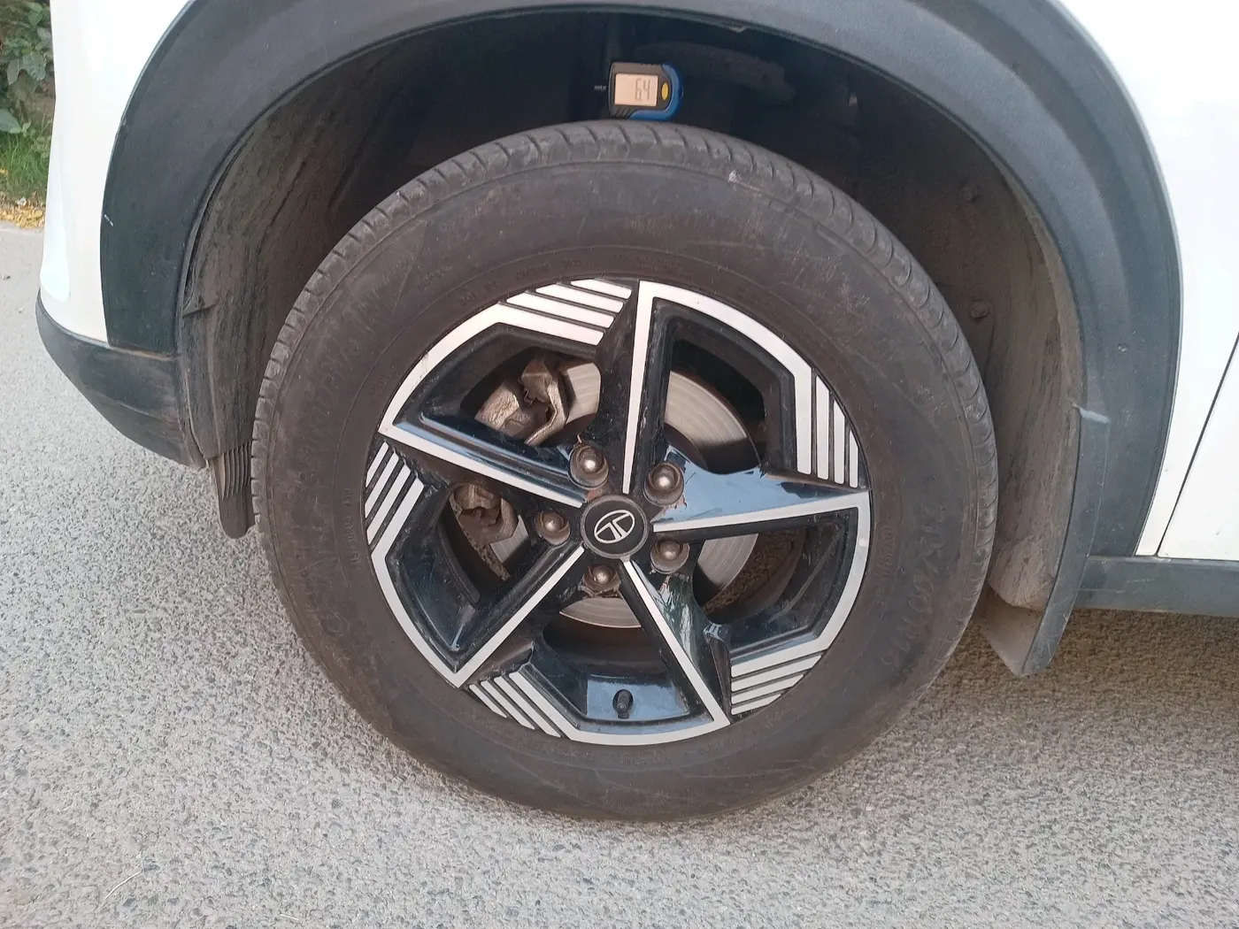 2025 Tata NEXON Creative 1.2 iCNG, CNG, Manual, 14,427 km, tyre