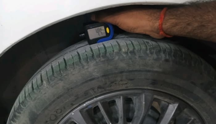 2019 Maruti Ertiga ZXI+ SHVS, CNG, Manual, 70,713 km, tyre