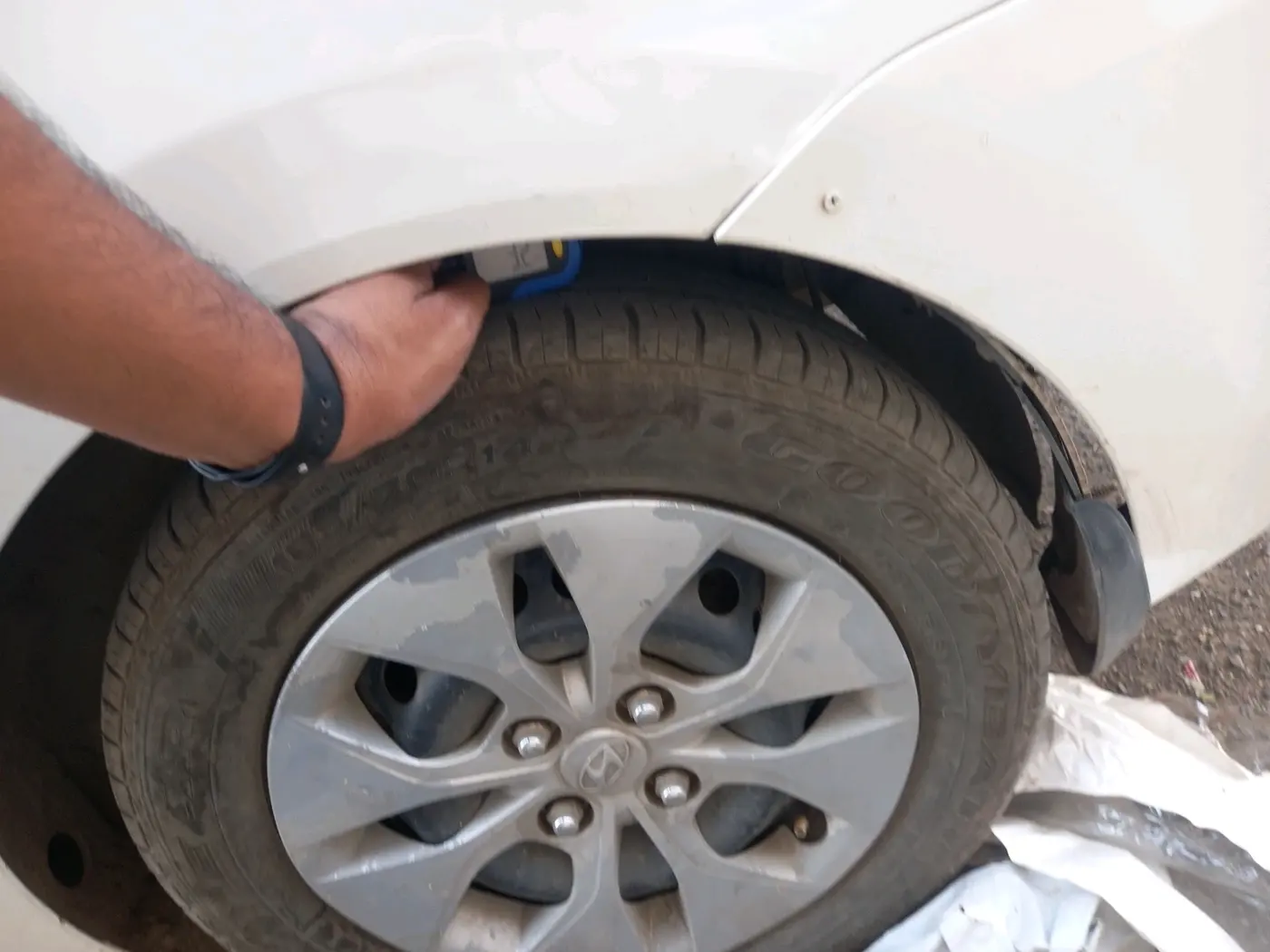 2018 Hyundai Xcent E+, CNG, Manual, 1,34,120 km, tyre