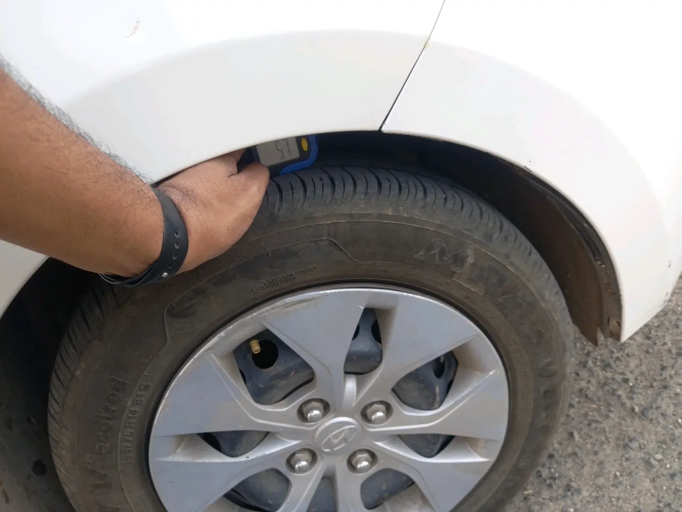 2018 Hyundai Xcent E+, CNG, Manual, 1,34,120 km, tyre