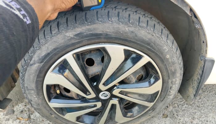 2016 Maruti Wagon R 1.0 LXI CNG, Petrol, Manual, 76,716 km, tyre