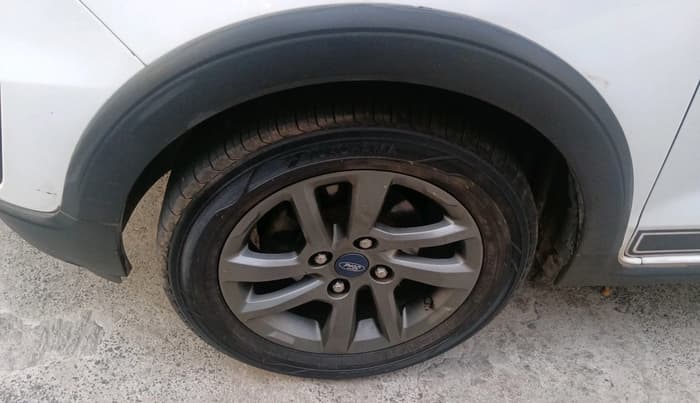 2018 Ford FREESTYLE TITANIUM 1.2 PETROL, Petrol, Manual, 71,872 km, tyre