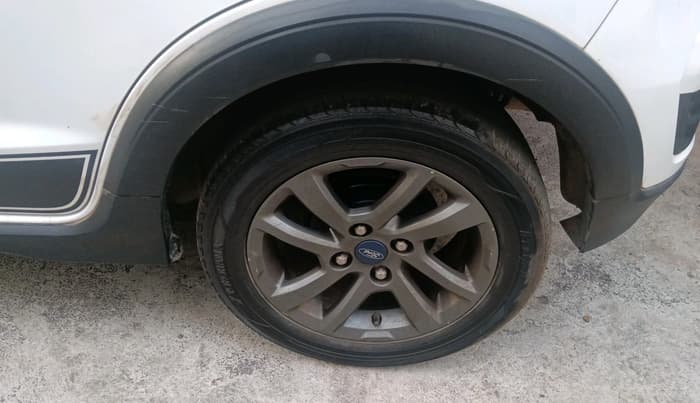 2018 Ford FREESTYLE TITANIUM 1.2 PETROL, Petrol, Manual, 71,872 km, tyre