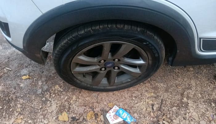 2018 Ford FREESTYLE TITANIUM 1.2 PETROL, Petrol, Manual, 71,872 km, tyre