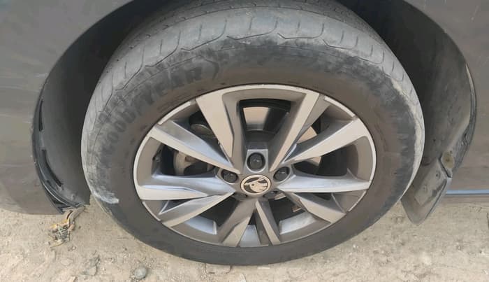 2022 Skoda SLAVIA STYLE 1.0L TSI AT, Petrol, Automatic, 41,892 km, tyre