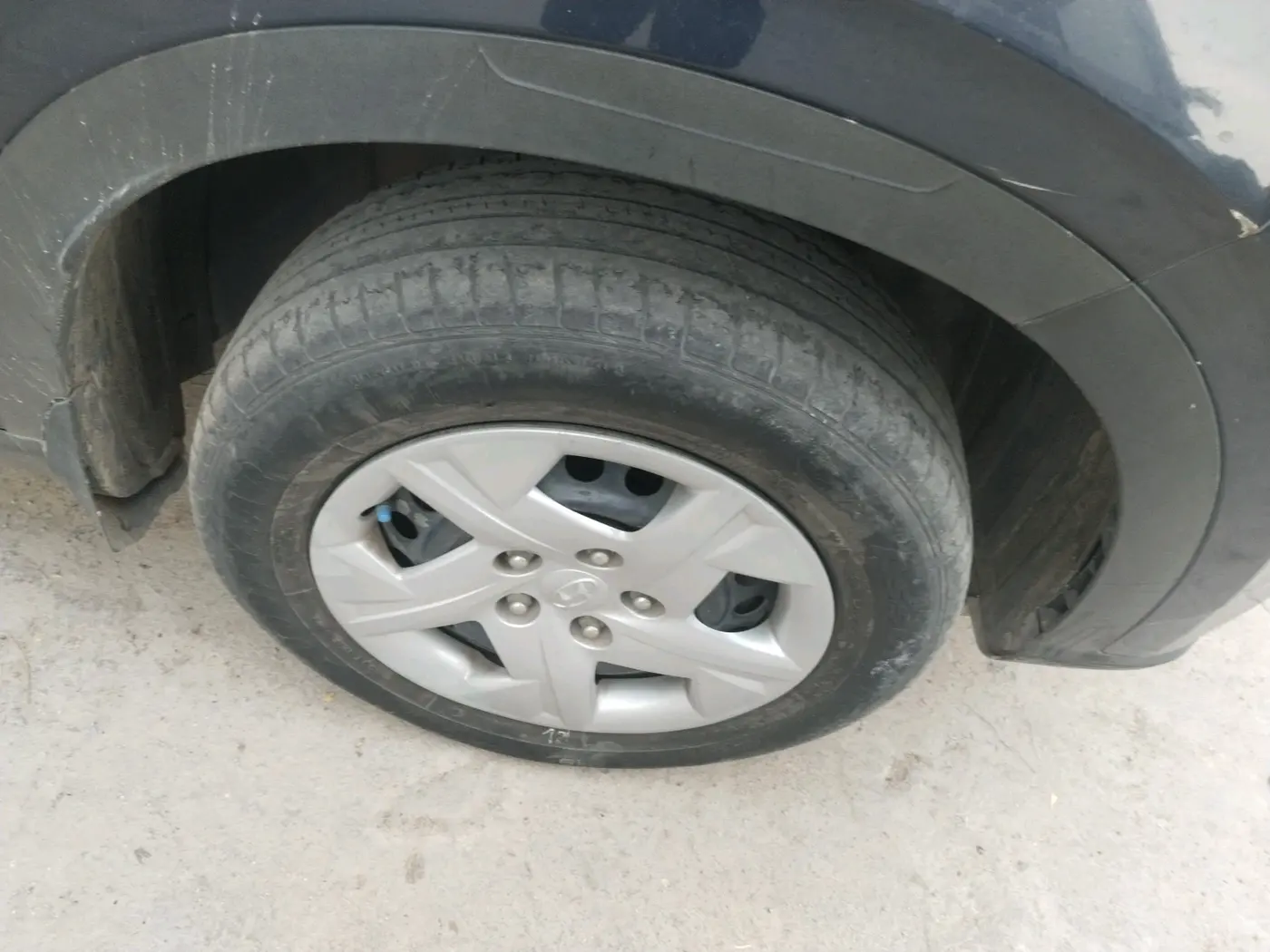 2021 Hyundai VENUE S 1.2, Petrol, Manual, 48,014 km, tyre