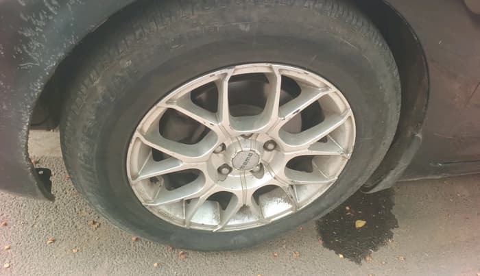 2013 Hyundai New Elantra 1.6 SX AT DIESEL, Diesel, Automatic, 1,15,755 km, tyre