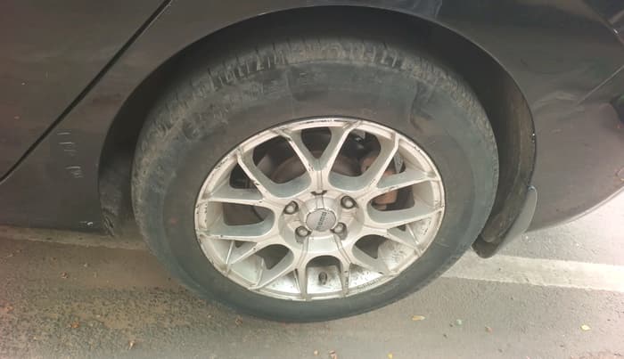 2013 Hyundai New Elantra 1.6 SX AT DIESEL, Diesel, Automatic, 1,15,755 km, tyre